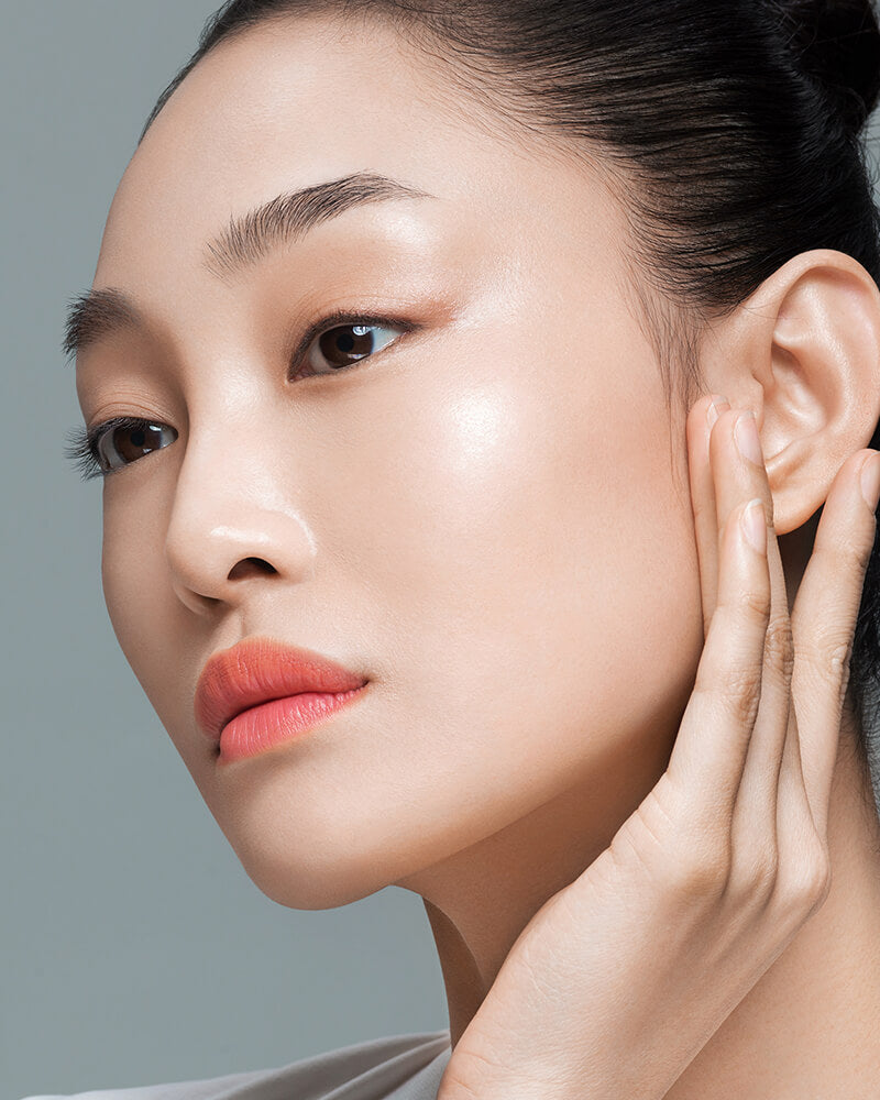 Florasis Glow Highlighter Look
