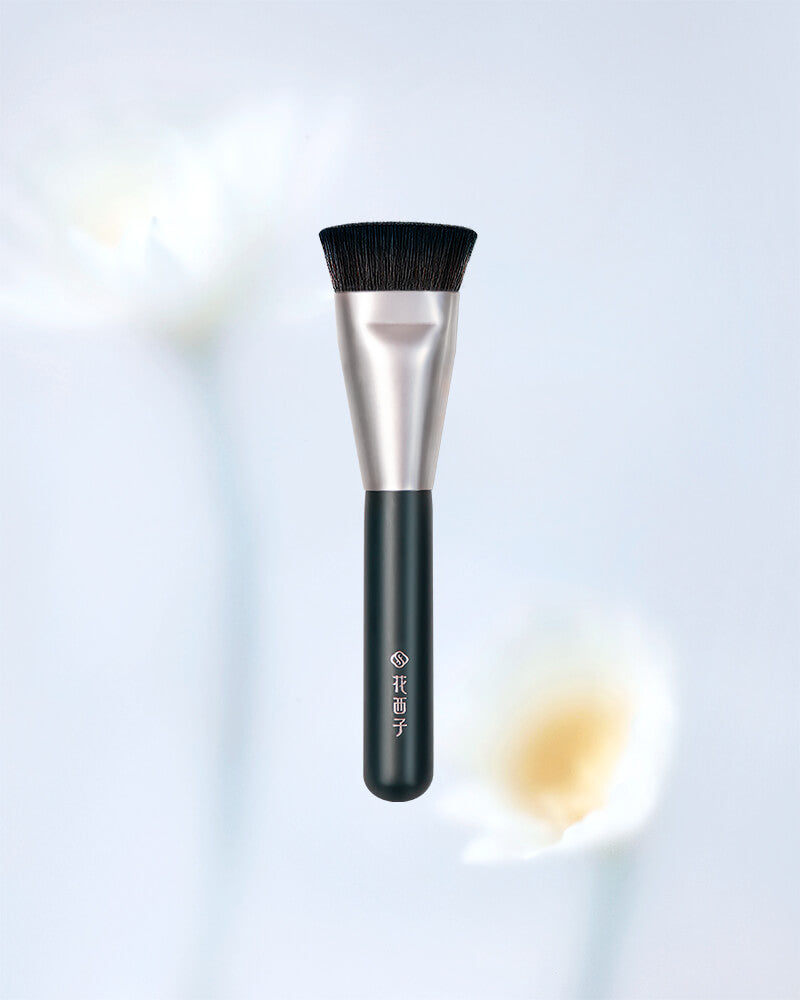 Soft Blooming Foundation Brush